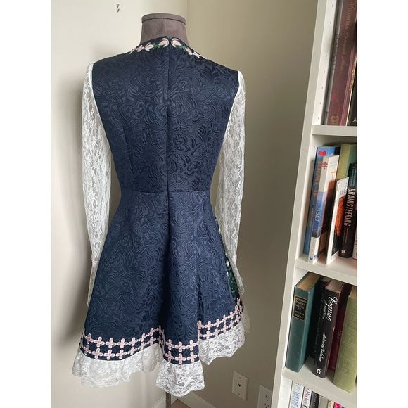 💙 Comino Couture Embroidered Lace Dress - Picture 11 of 16